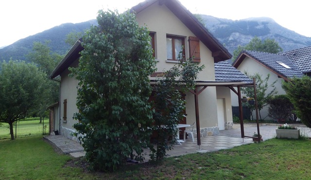 large 5 bedroom chalet with garden