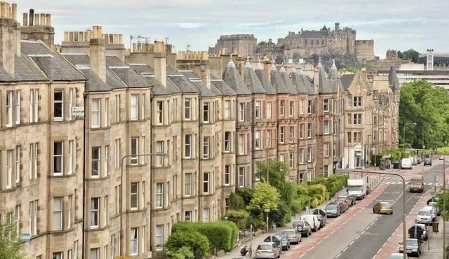 Large 5 Bedroom flat in Marchmont, Edinburgh