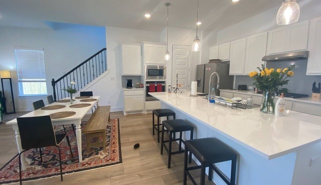 Large 5-Bedroom Georgetown Getaway/Minutes to Blue Hole Park + Historic Square