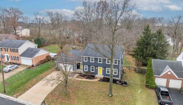 Large 5-bedroom house with WiFi and AC in welcoming neighborhood. Sleeps 12!