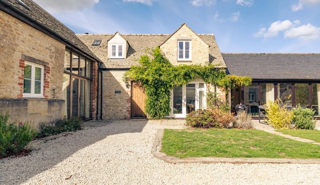 Large 5 bedroom holiday let in the Cotswolds - The Barn