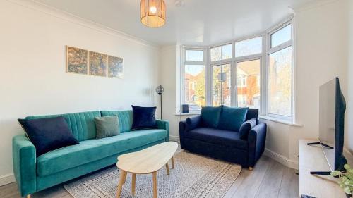 Large 5 bedroom home Sleeps 10