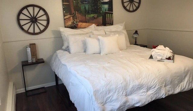 Large 5 Bedroom Home King Bed