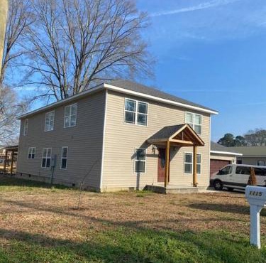 Large 5 Bedroom Home Near Downtown Dalton