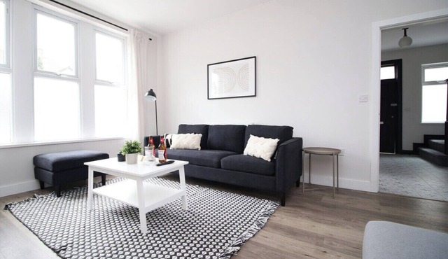 Large 5 Bedroom House - Harlequin Gardens by Tŷ SA