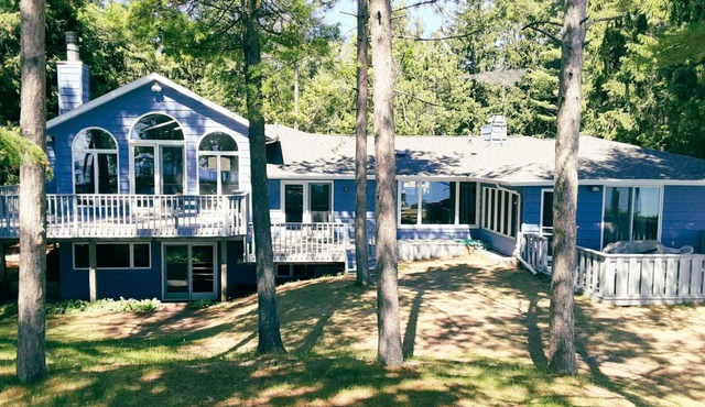 Large 5 Bedroom House with Huge 6 mile Sandy Beach On Lake Michigan State Park!