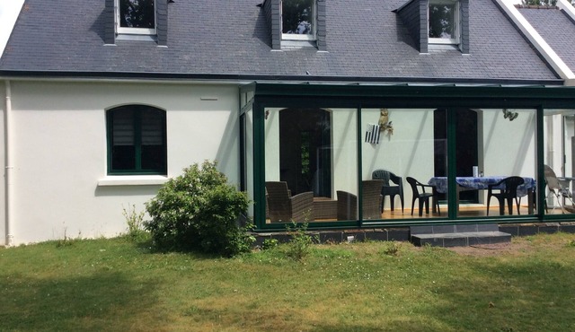 Large 5 bedroom seaside house