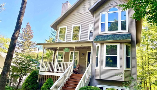 Large 5 Bedroom Sleeping Bear Home w/Big Glen Lake access across the street
