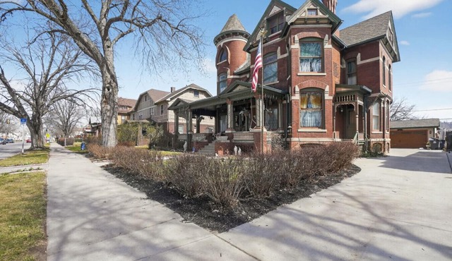Large 5 bedroom | Downtown