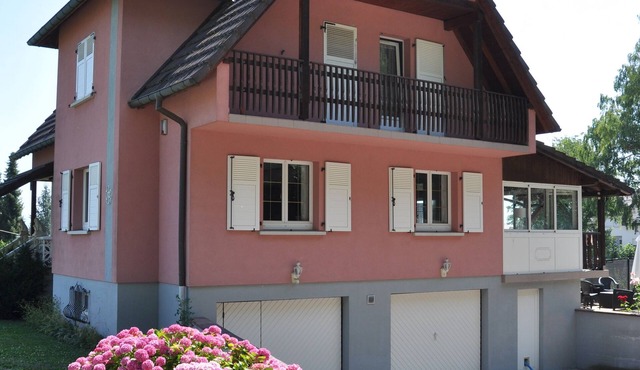 Large 5-bedroom villa with garden and pool.