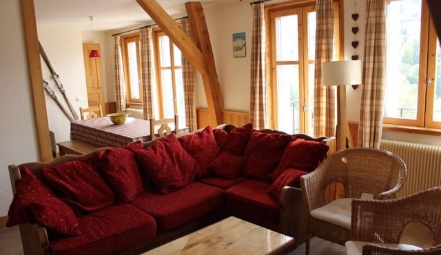 Large 5-room duplex in town center, sleeps 10, near cable car, superb views