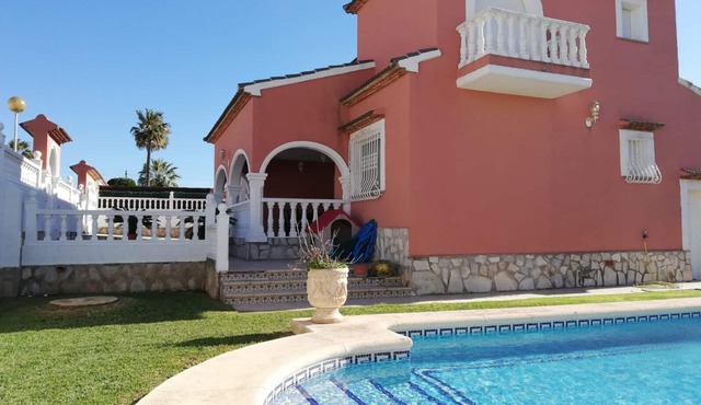 LARGE 5-ROOM CHALET WITH PRIVATE POOL