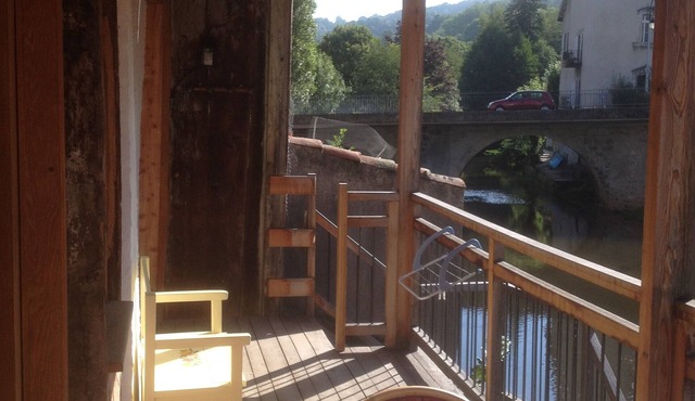 Large 50 m2 studio, city center, riverfront, balcony and terrace