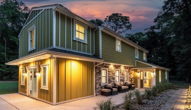 Large 5BR, DOG FRIENDLY private beach retreat! OPTION TO ALSO RENT - PINE BAY COTTAGE WITH 2 MORE BEDROOMS!