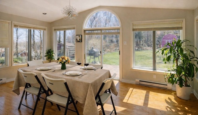 Large 5BR Home| Garden & Ocean View| Free Parking| 12 Min DT