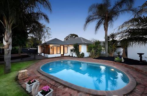 Large 5BR Home-Pool-BBQ-5 CarPark-Central Location