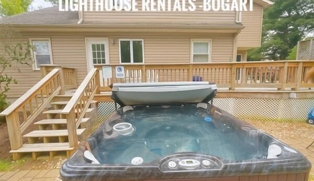 Large 5BR Home Sleeps 16! Hot Tub!