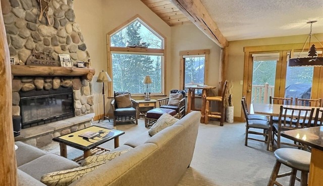 Large 5BR Ski-In/Ski-Out | Sauna | Sleeps 12