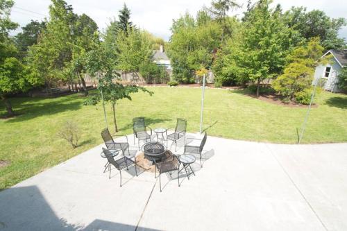 Large 5BR2BA Home with Fenced Yard - Dyer House