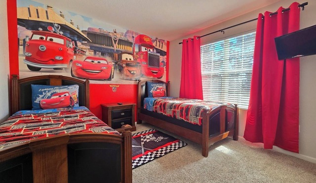 large 6/4 home, free pool heat, 3 miles to Disney