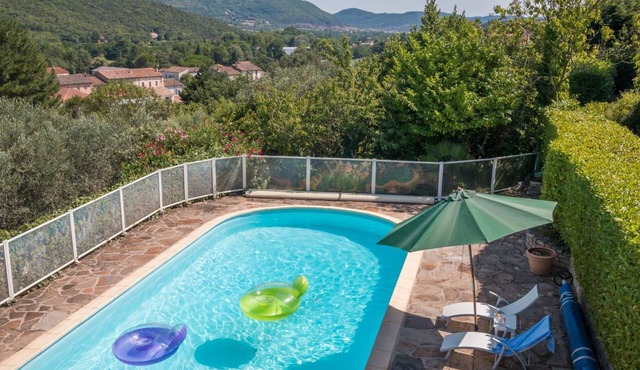 Large 6-8 person villa with swimming pool 30mn from Lac du Salagou