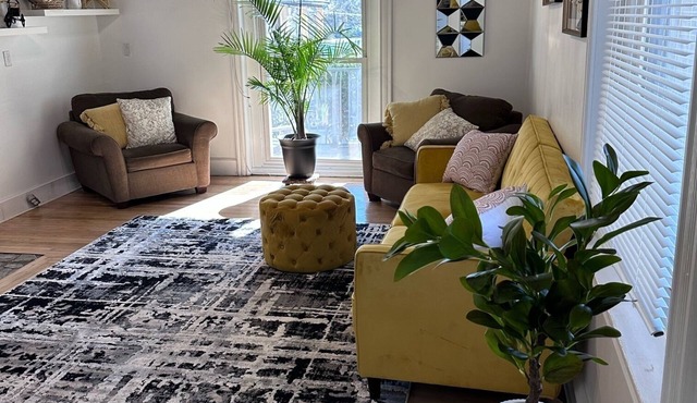 Large 6-bdrm Twin in Historic Germantown