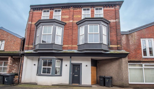 Large 6 Bed Southport Coastal Retreat with Private Sauna