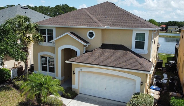 Large 6 bed, top level comfort, pool, close to the parks & superb lake view!