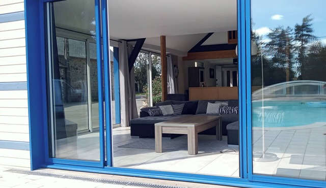 Large 6-bedroom gîte near Rennes, 2bathrooms, 3wc, heated pool, 12p pond