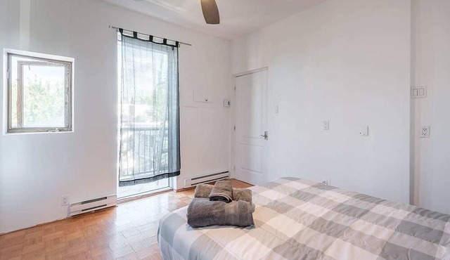 Large 6 Bedroom Apartment - Beautiful Montreal