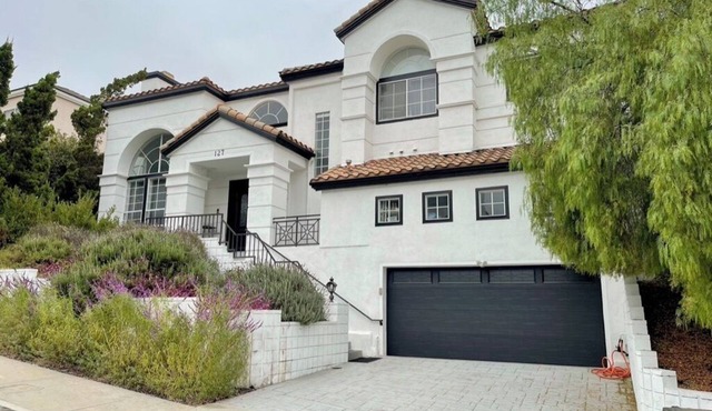 Large 6-bedroom house w/jacuzzi in lovely Monterey Park