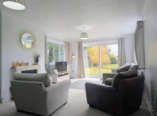 Large 6-Bedroom Home Ideal for Families & Contractors with Free Parking, Grantham Stays