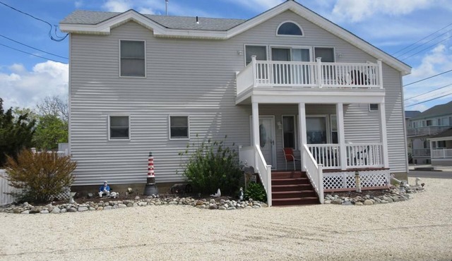 Large 6 bedroom home located close to the bay beach in Surf City.