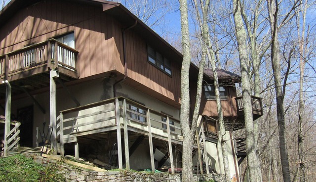 Large 6 Bedroom Family Home near Ski Resort. Rented by Sugar Mtn Lodging