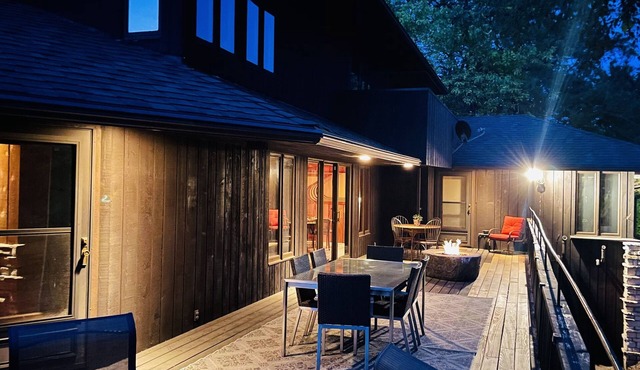 Large 6 bedroom Villa Near The Wisconsin Dells, Devils Lake, Cascade And More