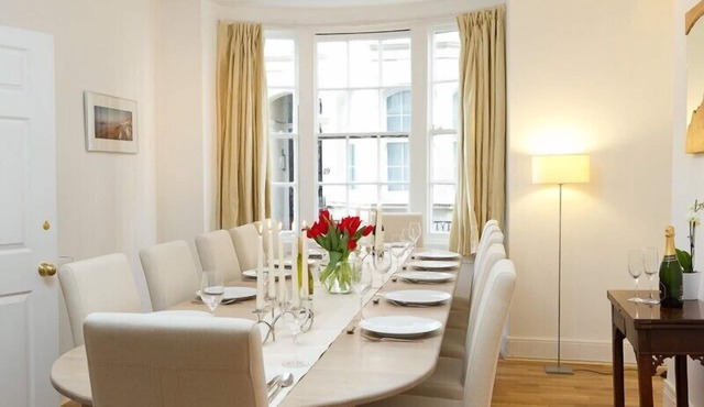 Large, 7 bed, Spacious, Regency Townhouse in Central Brighton by MyHolidayLet