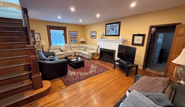 Large 7 bedroom Colonial with in-law suite near Rowan Universityn