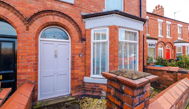 large 7 bedroom town house in Chester City Centre