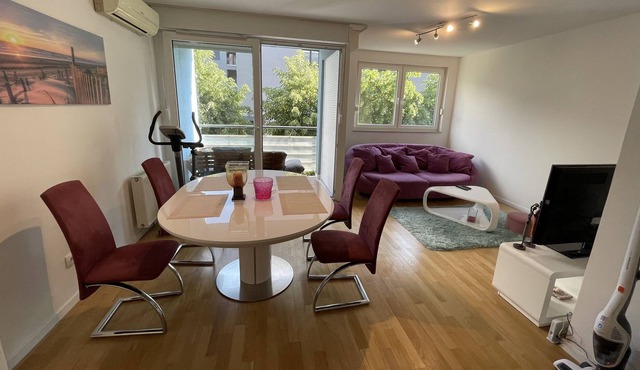 Large 75m2 Modern Flat 2 Bedrooms + Living Room with Balcony and Free Parking