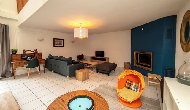 Large 8-person vacation home, 5 minutes' walk from the sea.