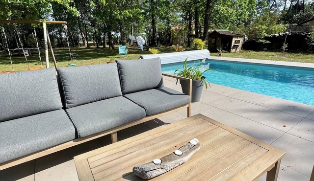 Large 9 person house with pool & grounds | kids paradise near lake and ocean