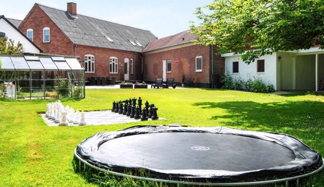 Large activity house with free access to a water park and bowling