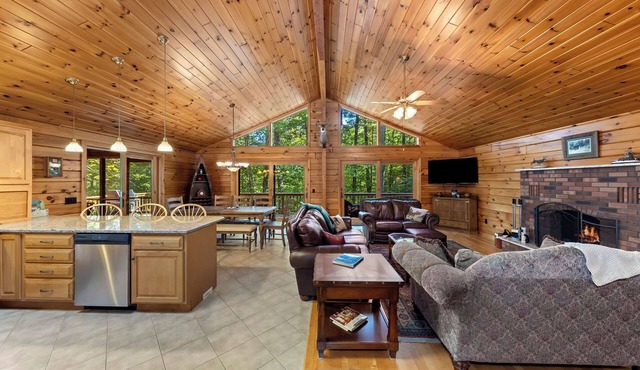 Large ADK Log Cabin | Hot Tub | Near Whiteface