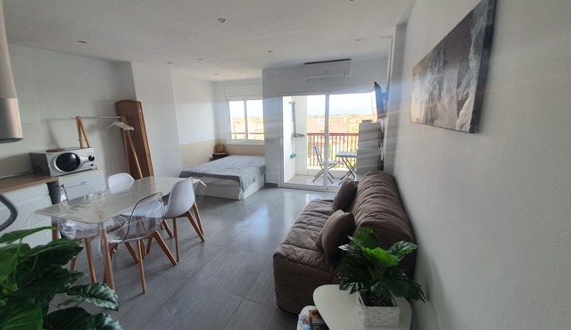 Large air-conditioned beachfront studio up to 4 people close to shops