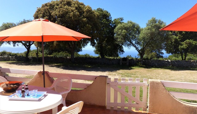 Large air-conditioned apartment on a breeding estate. Exceptional panorama.