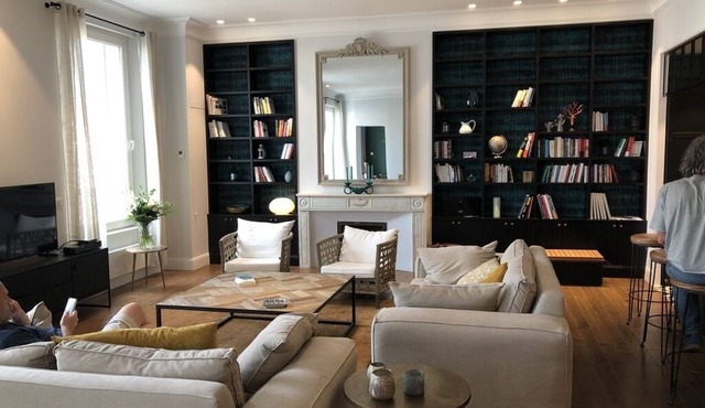 LARGE air-conditioned family APARTMENT in the royal setting