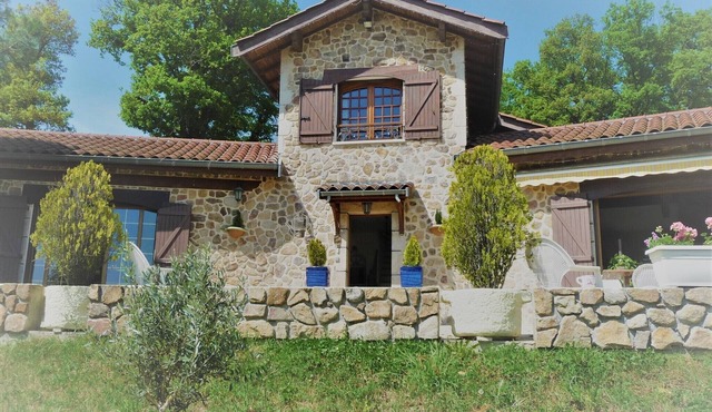 Large air-conditioned Studio 36 m2 in the countryside with swimming pool (sleeps 4)