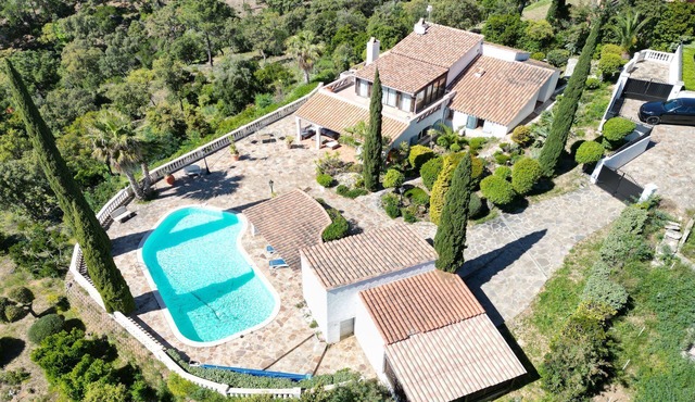 Large air-conditioned villa with swimming pool on the heights of Rayol Canadel