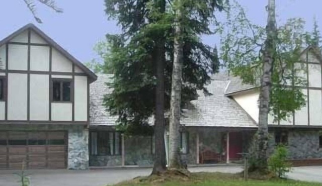 Large Anchorage Hillside Home - Great Rental Rates