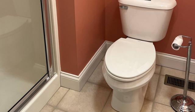 Large and airy condo close to hospital, restaurants, and parks